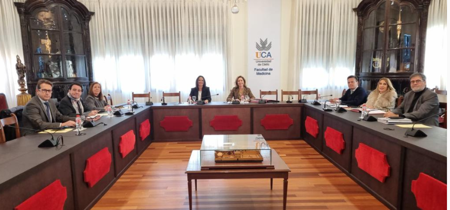 La Cámara de Cuentas de Andalucía ha celebrado hoy una reunión de su Pleno en la Facultad de Medi...