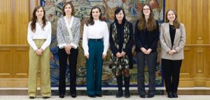 Nuestra compañera Esther Berrocoso, recibida por S.M. la Reina en el Palacio de La Zarzuela como ...