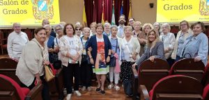 El Centro de Participación Activa La Caleta visita la Facultad de Medicina para conocer sus insta...
